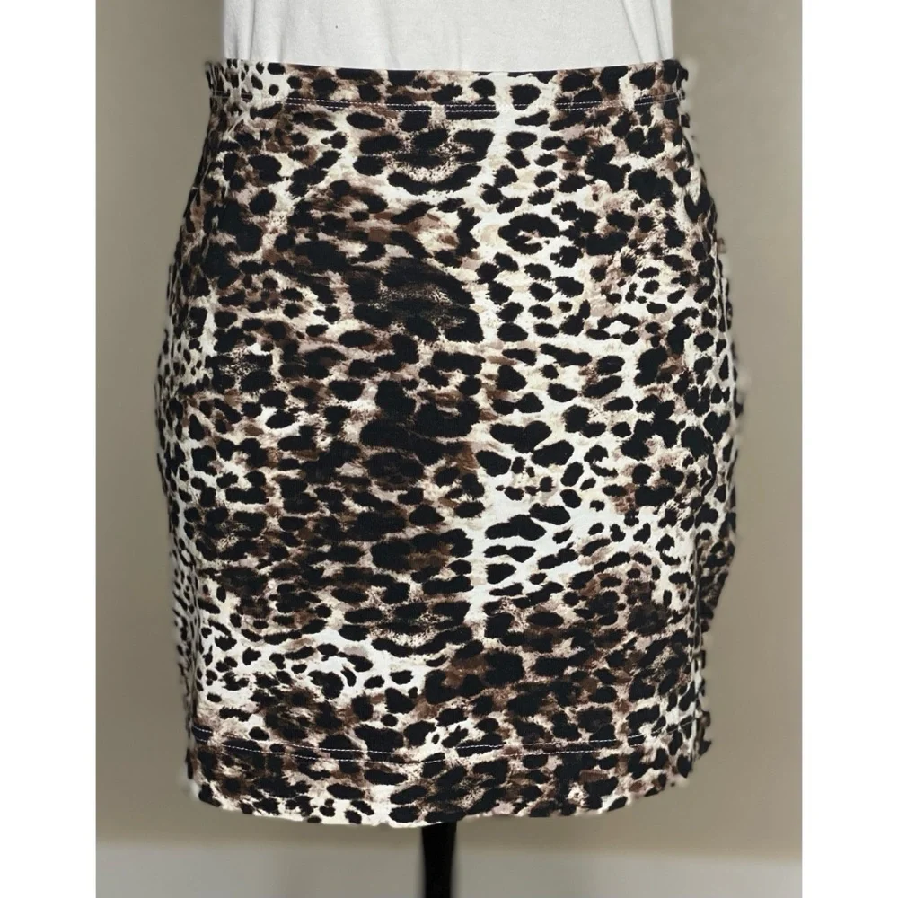 H&M‎ Basic Leopard Miniskirt Size M